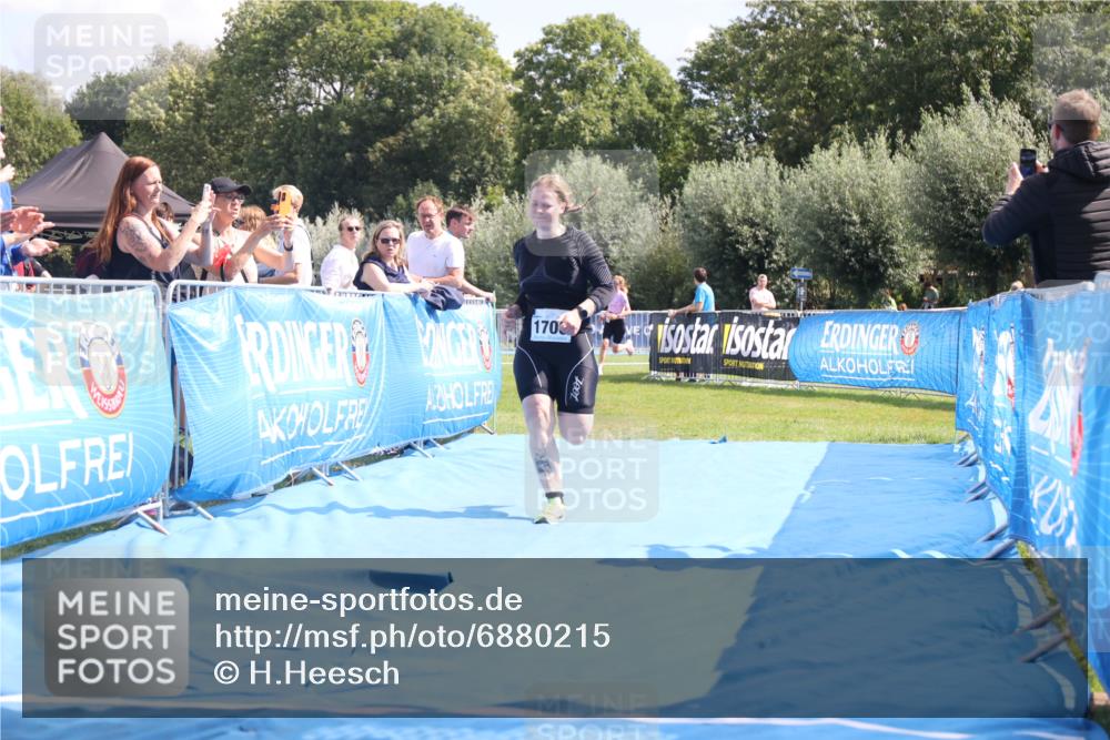 25.08.2024 - Elbe Triathlon Hamburg H.Heesch http://msf.ph/oto/6880215 25.08.2024 12:23:25 Ziel 1668, 1700 meine-sportfotos.de