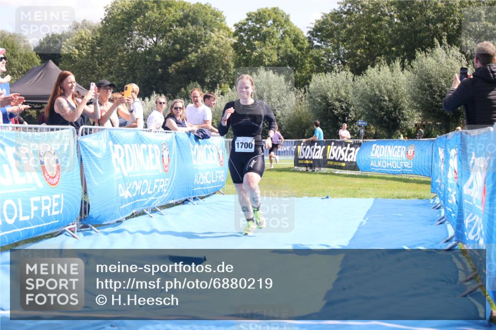 25.08.2024 - Elbe Triathlon Hamburg H.Heesch http://msf.ph/oto/6880219 25.08.2024 12:23:25 Ziel 1668, 1700 meine-sportfotos.de