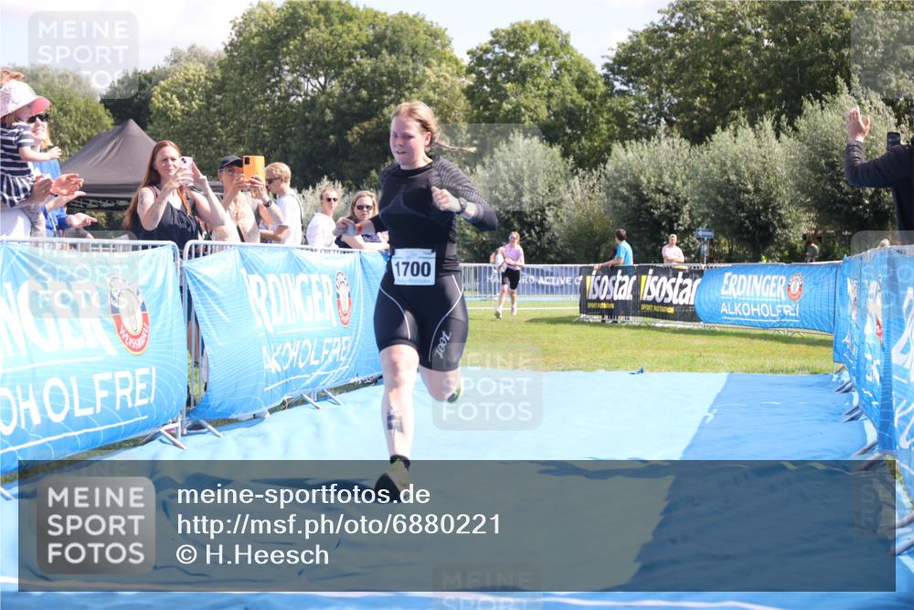 25.08.2024 - Elbe Triathlon Hamburg H.Heesch http://msf.ph/oto/6880221 25.08.2024 12:23:25 Ziel 1668, 1700 meine-sportfotos.de