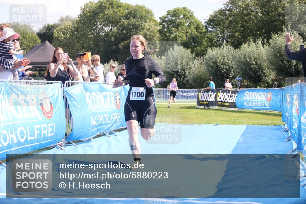 25.08.2024 - Elbe Triathlon Hamburg H.Heesch http://msf.ph/oto/6880223 25.08.2024 12:23:26 Ziel 1668, 1700 meine-sportfotos.de