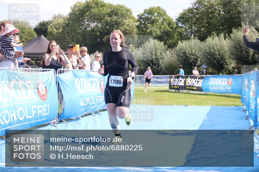 25.08.2024 - Elbe Triathlon Hamburg H.Heesch http://msf.ph/oto/6880225 25.08.2024 12:23:26 Ziel 1668, 1700 meine-sportfotos.de