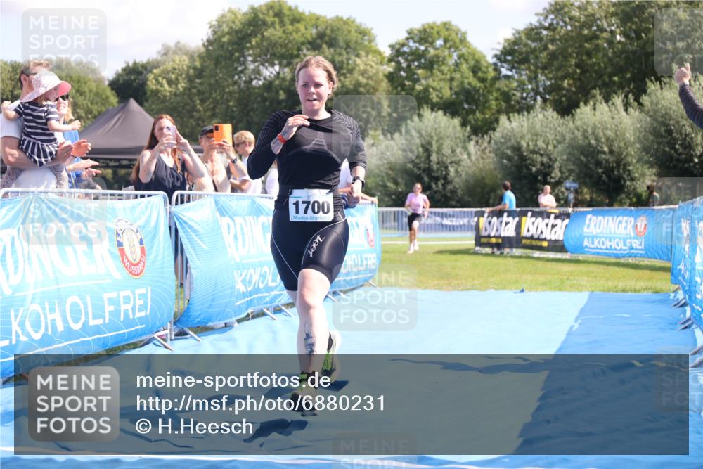 25.08.2024 - Elbe Triathlon Hamburg H.Heesch http://msf.ph/oto/6880231 25.08.2024 12:23:26 Ziel 1668, 1700 meine-sportfotos.de