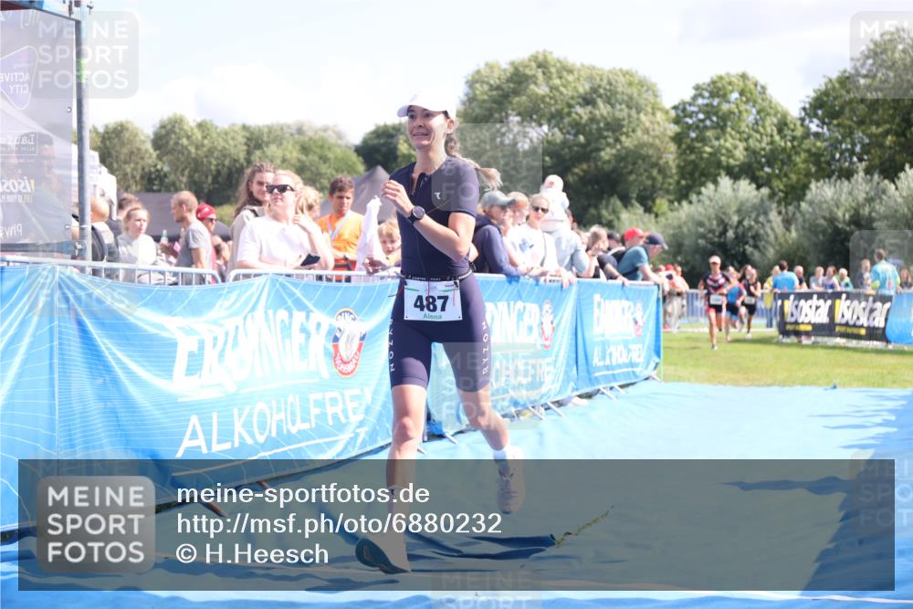 25.08.2024 - Elbe Triathlon Hamburg H.Heesch http://msf.ph/oto/6880232 25.08.2024 11:53:40 Ziel 475, 477, 487, 1508, 1569 meine-sportfotos.de