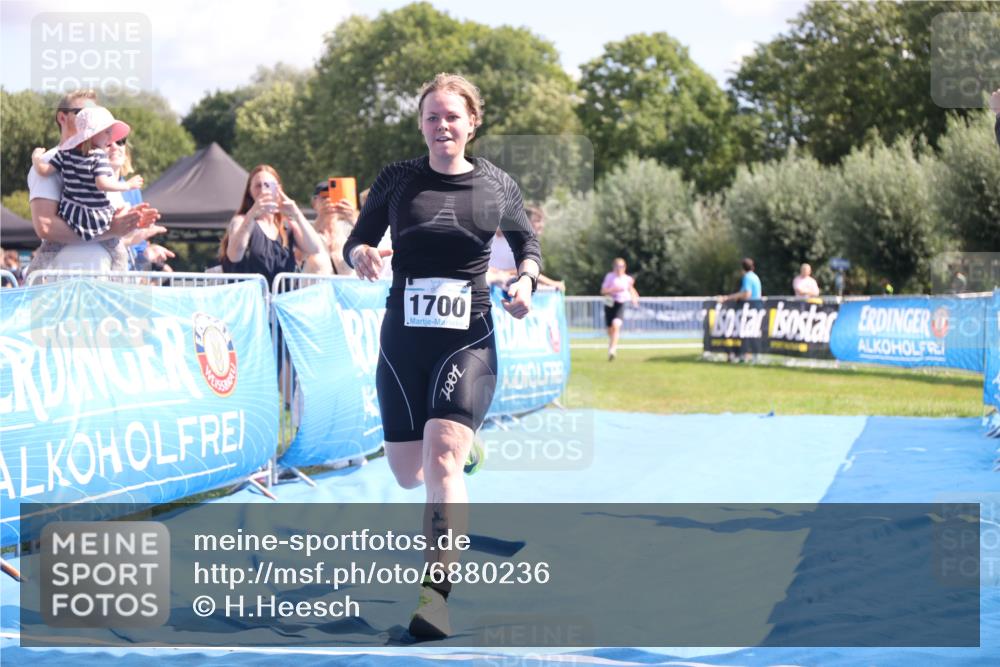 25.08.2024 - Elbe Triathlon Hamburg H.Heesch http://msf.ph/oto/6880236 25.08.2024 12:23:26 Ziel 1668, 1700 meine-sportfotos.de