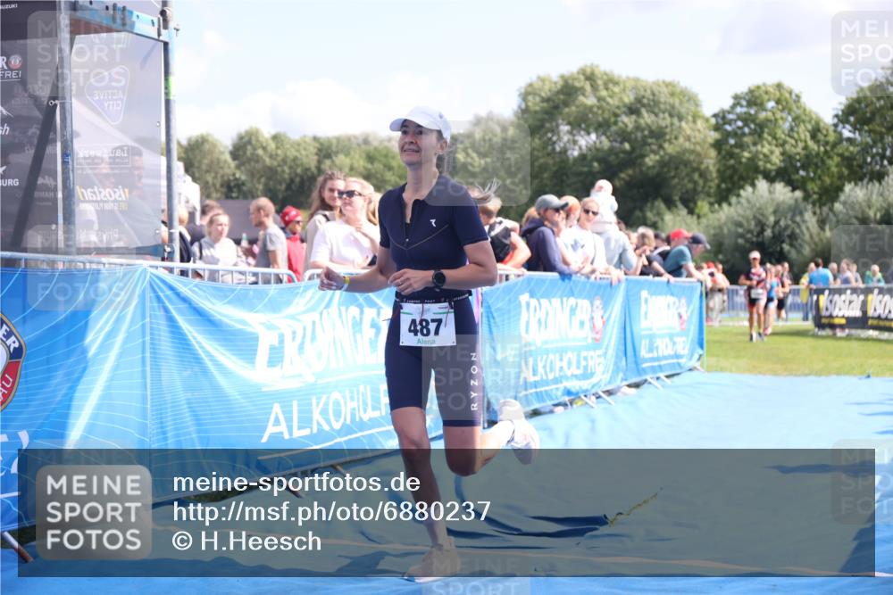25.08.2024 - Elbe Triathlon Hamburg H.Heesch http://msf.ph/oto/6880237 25.08.2024 11:53:41 Ziel 475, 477, 487, 1508, 1569 meine-sportfotos.de