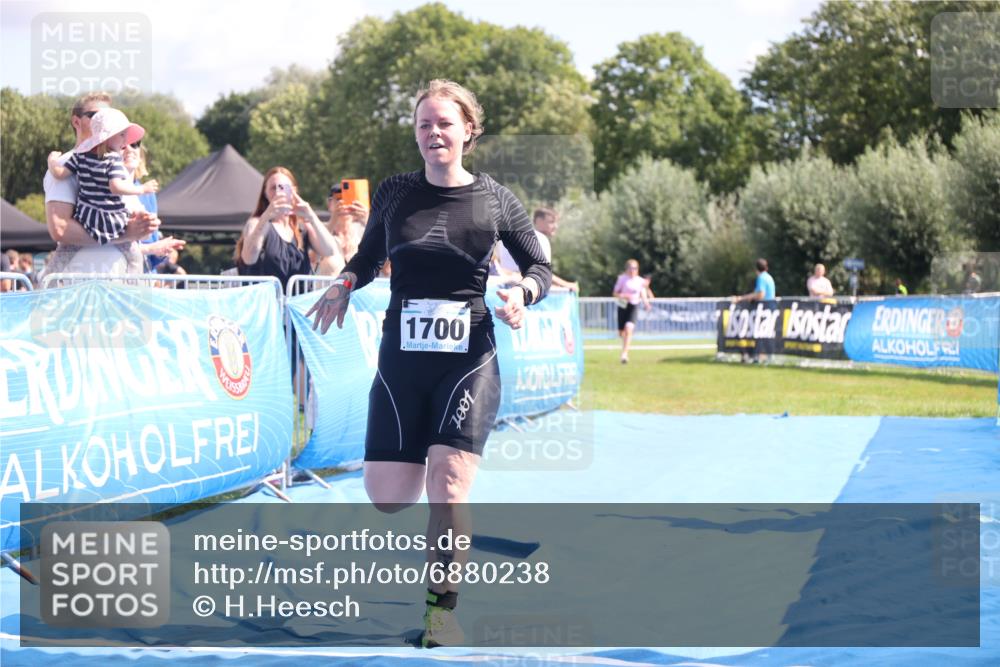 25.08.2024 - Elbe Triathlon Hamburg H.Heesch http://msf.ph/oto/6880238 25.08.2024 12:23:26 Ziel 1668, 1700 meine-sportfotos.de