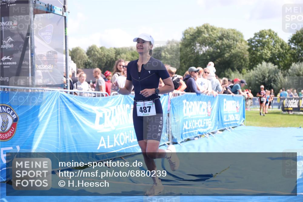 25.08.2024 - Elbe Triathlon Hamburg H.Heesch http://msf.ph/oto/6880239 25.08.2024 11:53:41 Ziel 475, 477, 487, 1508, 1569 meine-sportfotos.de