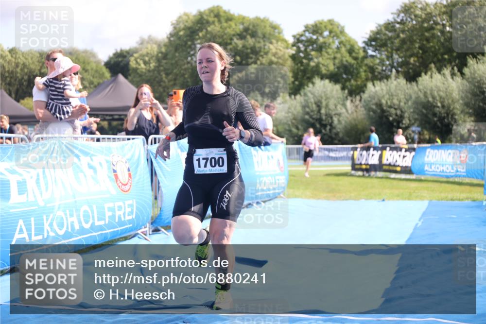 25.08.2024 - Elbe Triathlon Hamburg H.Heesch http://msf.ph/oto/6880241 25.08.2024 12:23:26 Ziel 1668, 1700 meine-sportfotos.de