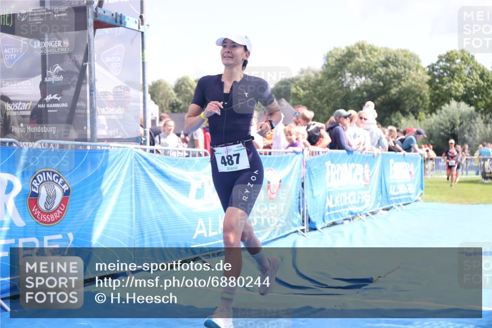 25.08.2024 - Elbe Triathlon Hamburg H.Heesch http://msf.ph/oto/6880244 25.08.2024 11:53:41 Ziel 475, 477, 487, 1508, 1569 meine-sportfotos.de