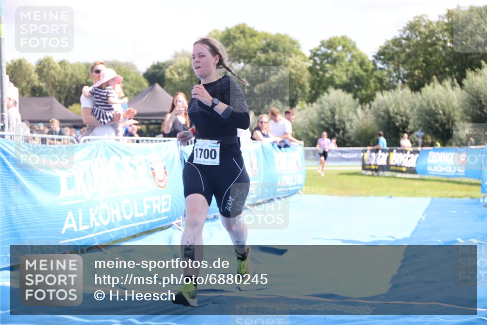 25.08.2024 - Elbe Triathlon Hamburg H.Heesch http://msf.ph/oto/6880245 25.08.2024 12:23:26 Ziel 1668, 1700 meine-sportfotos.de
