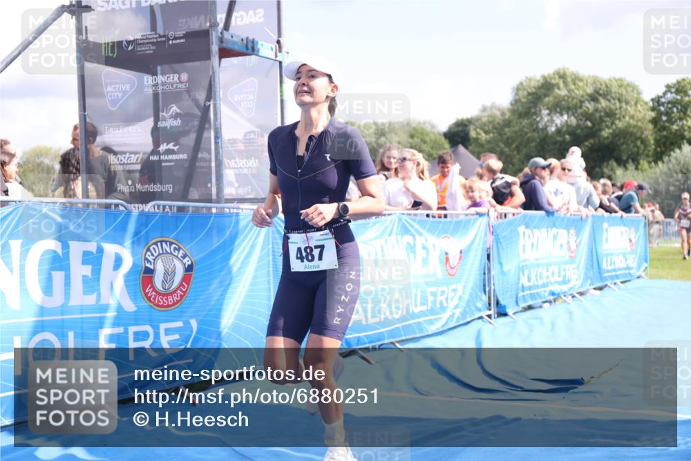 25.08.2024 - Elbe Triathlon Hamburg H.Heesch http://msf.ph/oto/6880251 25.08.2024 11:53:41 Ziel 475, 477, 487, 1508, 1569 meine-sportfotos.de