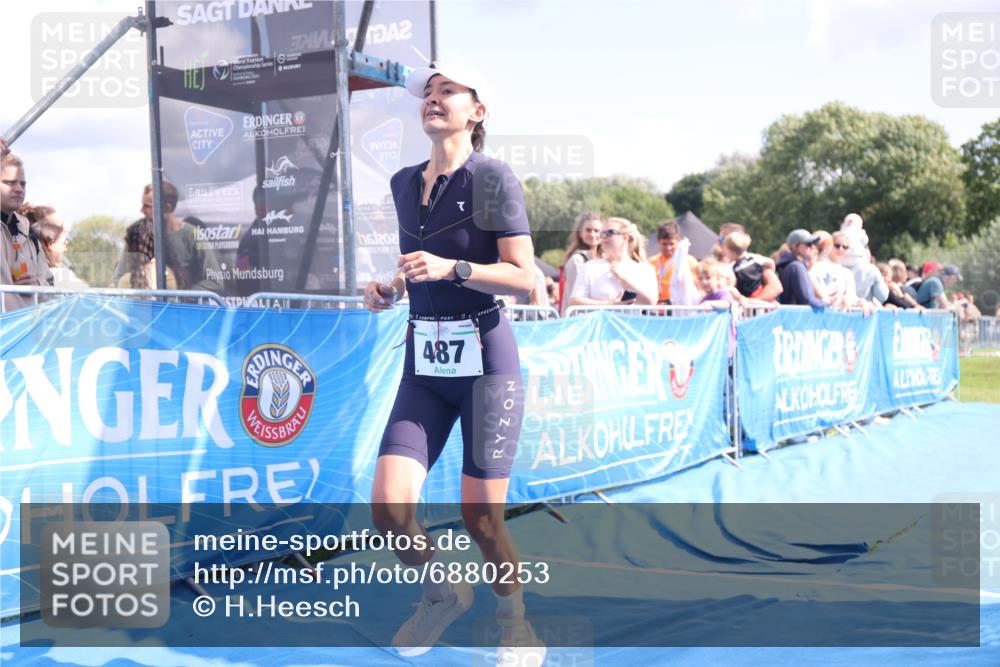 25.08.2024 - Elbe Triathlon Hamburg H.Heesch http://msf.ph/oto/6880253 25.08.2024 11:53:41 Ziel 475, 477, 487, 1508, 1569 meine-sportfotos.de