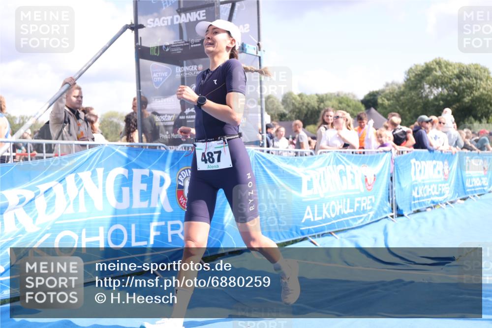 25.08.2024 - Elbe Triathlon Hamburg H.Heesch http://msf.ph/oto/6880259 25.08.2024 11:53:41 Ziel 475, 477, 487, 1508, 1569 meine-sportfotos.de
