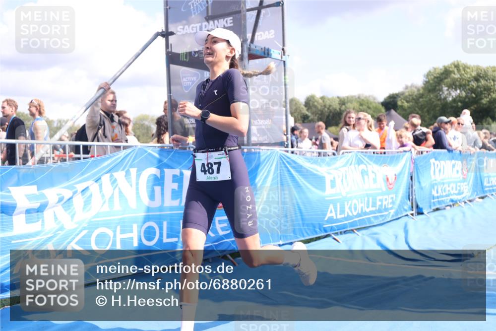 25.08.2024 - Elbe Triathlon Hamburg H.Heesch http://msf.ph/oto/6880261 25.08.2024 11:53:41 Ziel 475, 477, 487, 1508, 1569 meine-sportfotos.de