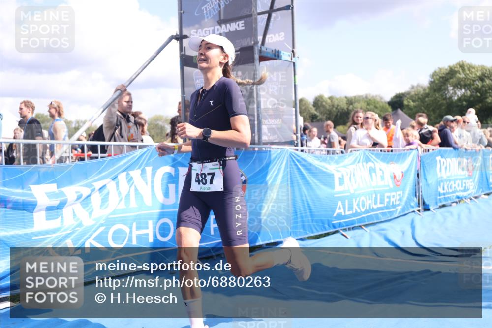 25.08.2024 - Elbe Triathlon Hamburg H.Heesch http://msf.ph/oto/6880263 25.08.2024 11:53:41 Ziel 475, 477, 487, 1508, 1569 meine-sportfotos.de