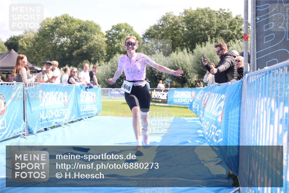 25.08.2024 - Elbe Triathlon Hamburg H.Heesch http://msf.ph/oto/6880273 25.08.2024 12:23:32 Ziel 1668, 1700 meine-sportfotos.de