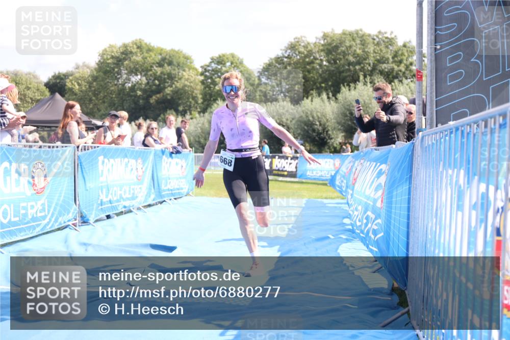 25.08.2024 - Elbe Triathlon Hamburg H.Heesch http://msf.ph/oto/6880277 25.08.2024 12:23:32 Ziel 1668, 1700 meine-sportfotos.de