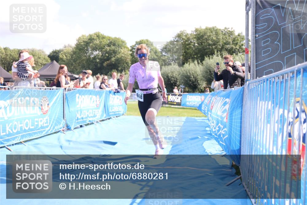 25.08.2024 - Elbe Triathlon Hamburg H.Heesch http://msf.ph/oto/6880281 25.08.2024 12:23:32 Ziel 1668, 1700 meine-sportfotos.de