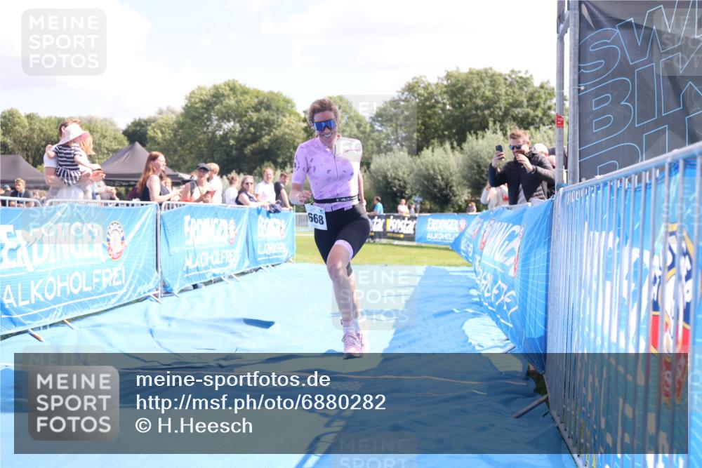25.08.2024 - Elbe Triathlon Hamburg H.Heesch http://msf.ph/oto/6880282 25.08.2024 12:23:32 Ziel 1668, 1700 meine-sportfotos.de