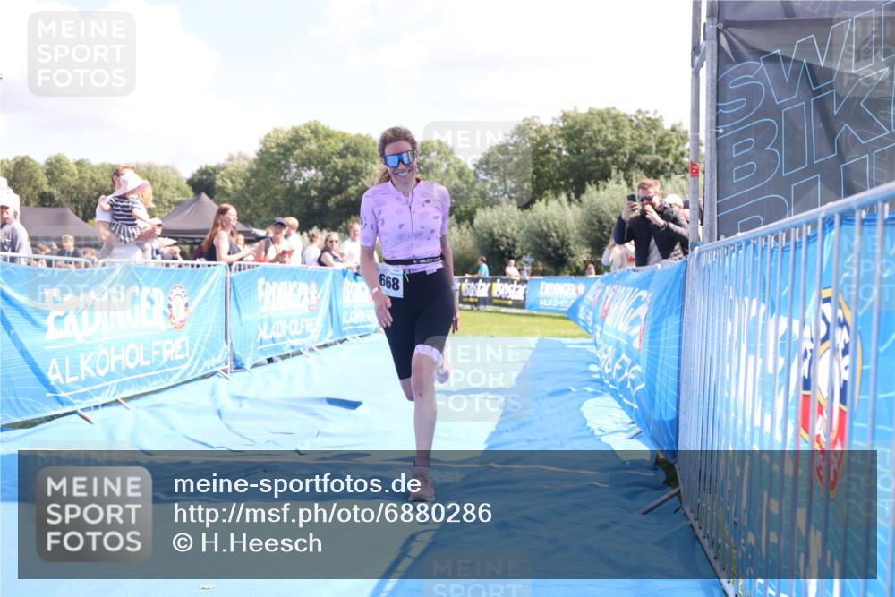 25.08.2024 - Elbe Triathlon Hamburg H.Heesch http://msf.ph/oto/6880286 25.08.2024 12:23:32 Ziel 1668, 1700 meine-sportfotos.de