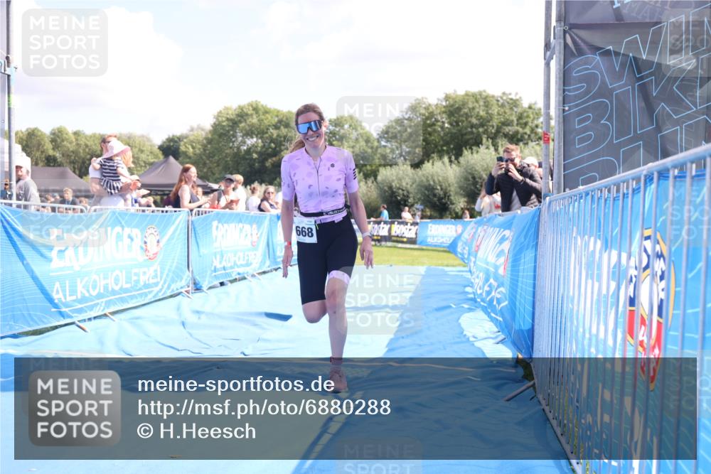 25.08.2024 - Elbe Triathlon Hamburg H.Heesch http://msf.ph/oto/6880288 25.08.2024 12:23:32 Ziel 1668, 1700 meine-sportfotos.de