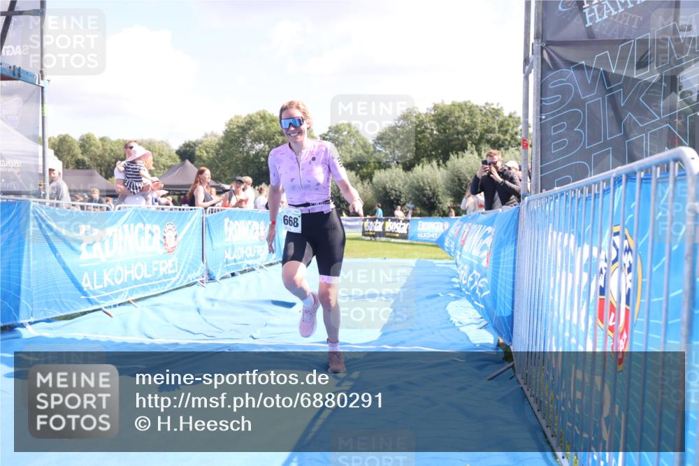 25.08.2024 - Elbe Triathlon Hamburg H.Heesch http://msf.ph/oto/6880291 25.08.2024 12:23:32 Ziel 1668, 1700 meine-sportfotos.de