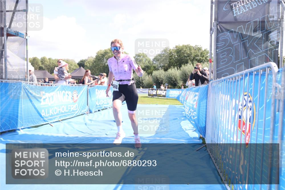 25.08.2024 - Elbe Triathlon Hamburg H.Heesch http://msf.ph/oto/6880293 25.08.2024 12:23:32 Ziel 1668, 1700 meine-sportfotos.de