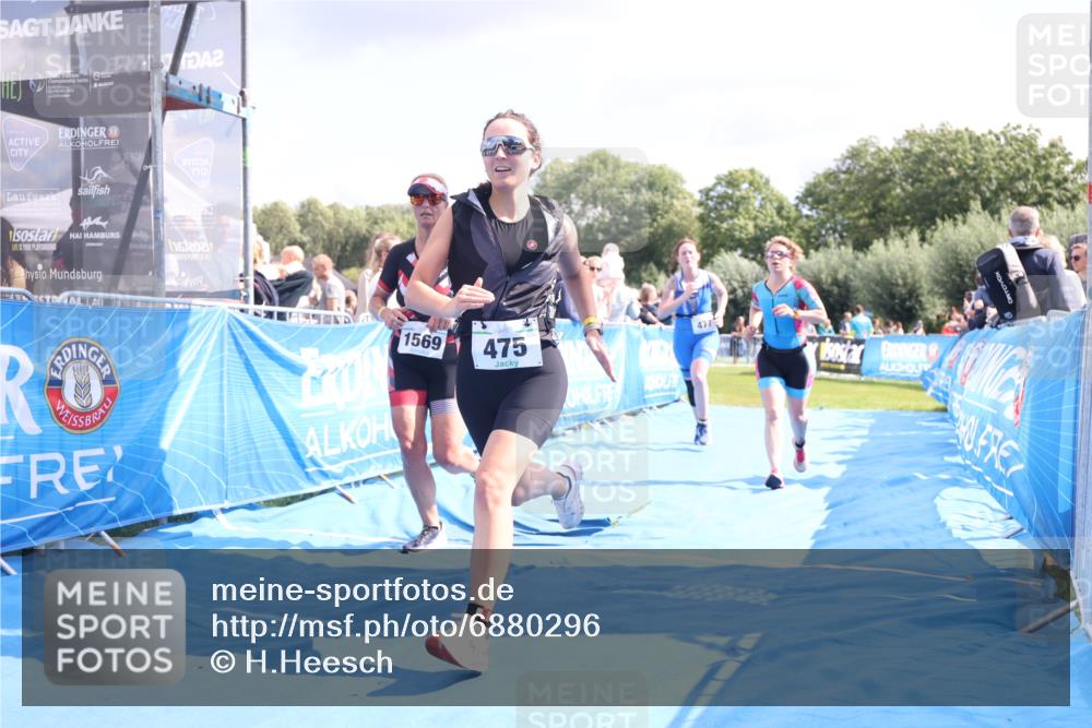 25.08.2024 - Elbe Triathlon Hamburg H.Heesch http://msf.ph/oto/6880296 25.08.2024 11:53:48 Ziel 475, 477, 1508, 1569 meine-sportfotos.de