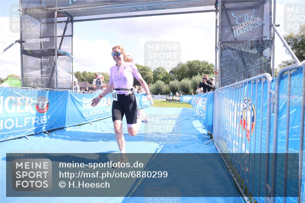 25.08.2024 - Elbe Triathlon Hamburg H.Heesch http://msf.ph/oto/6880299 25.08.2024 12:23:32 Ziel 1668, 1700 meine-sportfotos.de