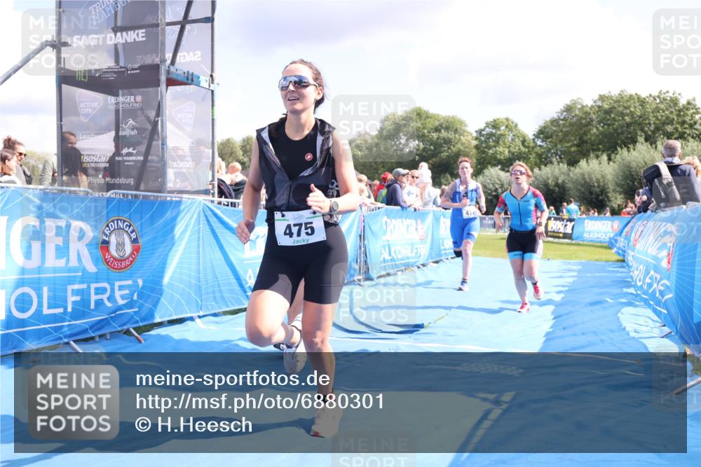 25.08.2024 - Elbe Triathlon Hamburg H.Heesch http://msf.ph/oto/6880301 25.08.2024 11:53:48 Ziel 475, 477, 1508, 1569 meine-sportfotos.de