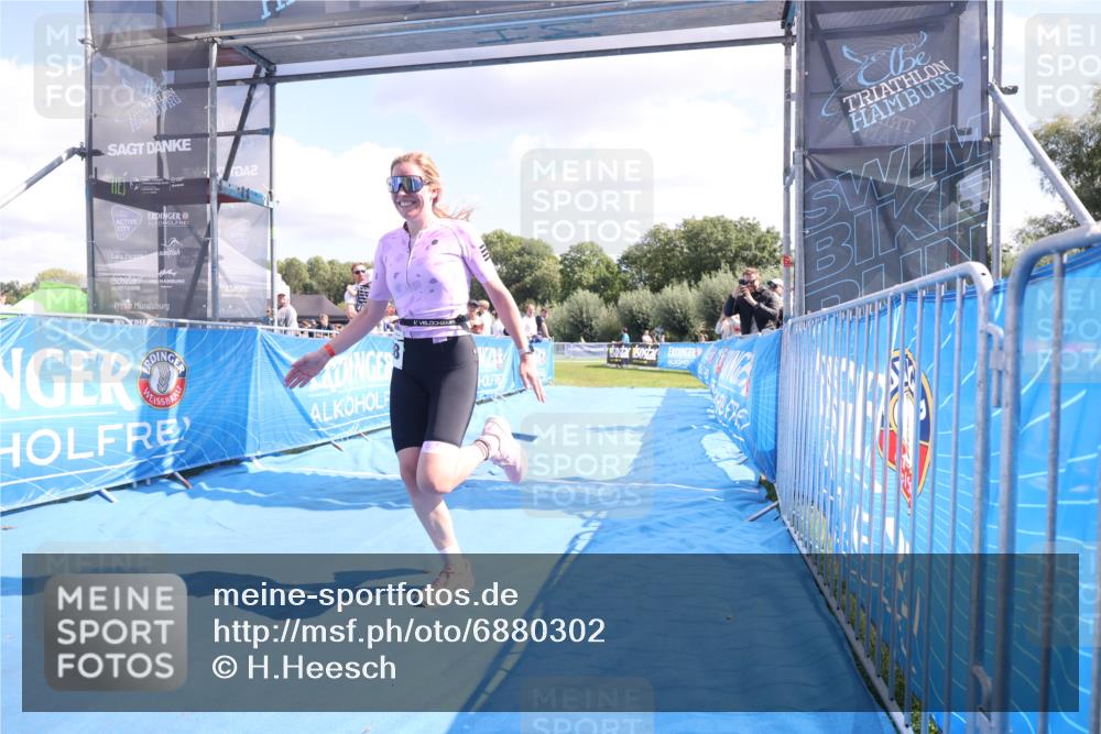 25.08.2024 - Elbe Triathlon Hamburg H.Heesch http://msf.ph/oto/6880302 25.08.2024 12:23:32 Ziel 1668, 1700 meine-sportfotos.de