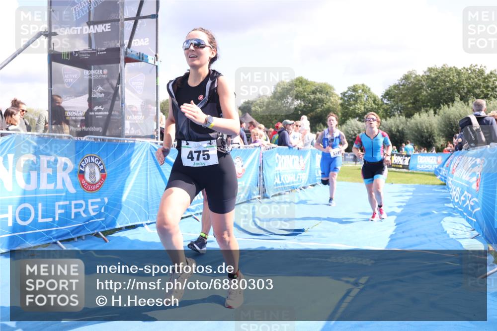 25.08.2024 - Elbe Triathlon Hamburg H.Heesch http://msf.ph/oto/6880303 25.08.2024 11:53:48 Ziel 475, 477, 1508, 1569 meine-sportfotos.de