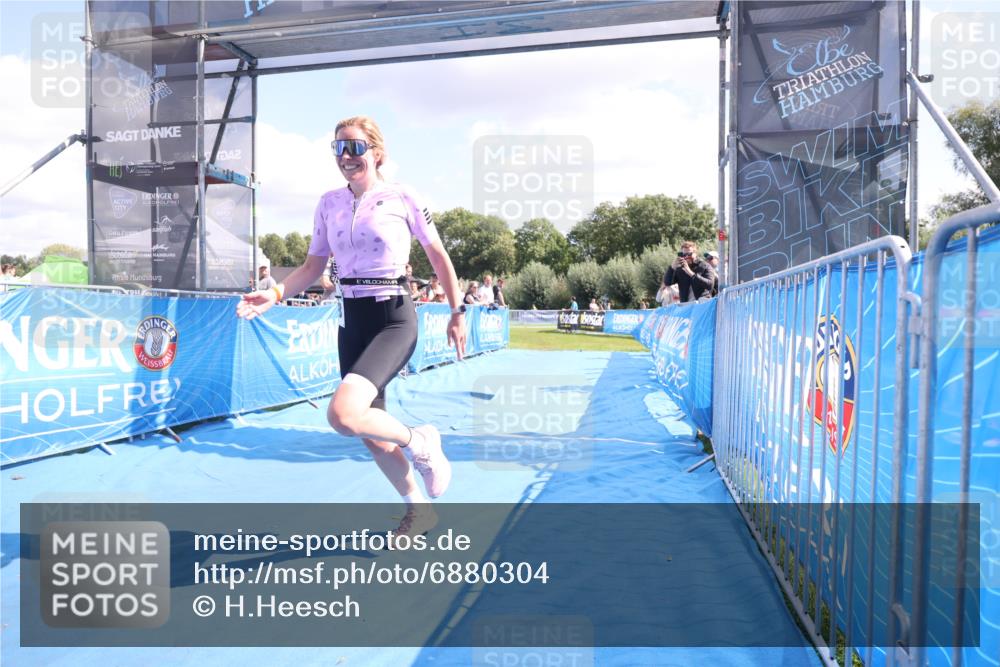 25.08.2024 - Elbe Triathlon Hamburg H.Heesch http://msf.ph/oto/6880304 25.08.2024 12:23:33 Ziel 1668, 1700 meine-sportfotos.de