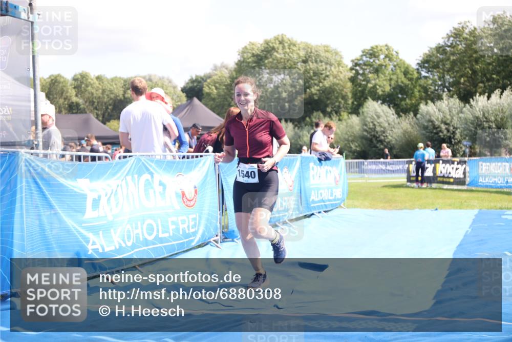 25.08.2024 - Elbe Triathlon Hamburg H.Heesch http://msf.ph/oto/6880308 25.08.2024 12:23:56 Ziel 1540 meine-sportfotos.de