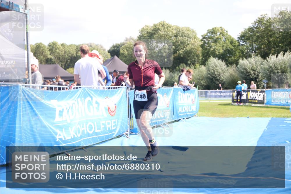 25.08.2024 - Elbe Triathlon Hamburg H.Heesch http://msf.ph/oto/6880310 25.08.2024 12:23:56 Ziel 1540 meine-sportfotos.de