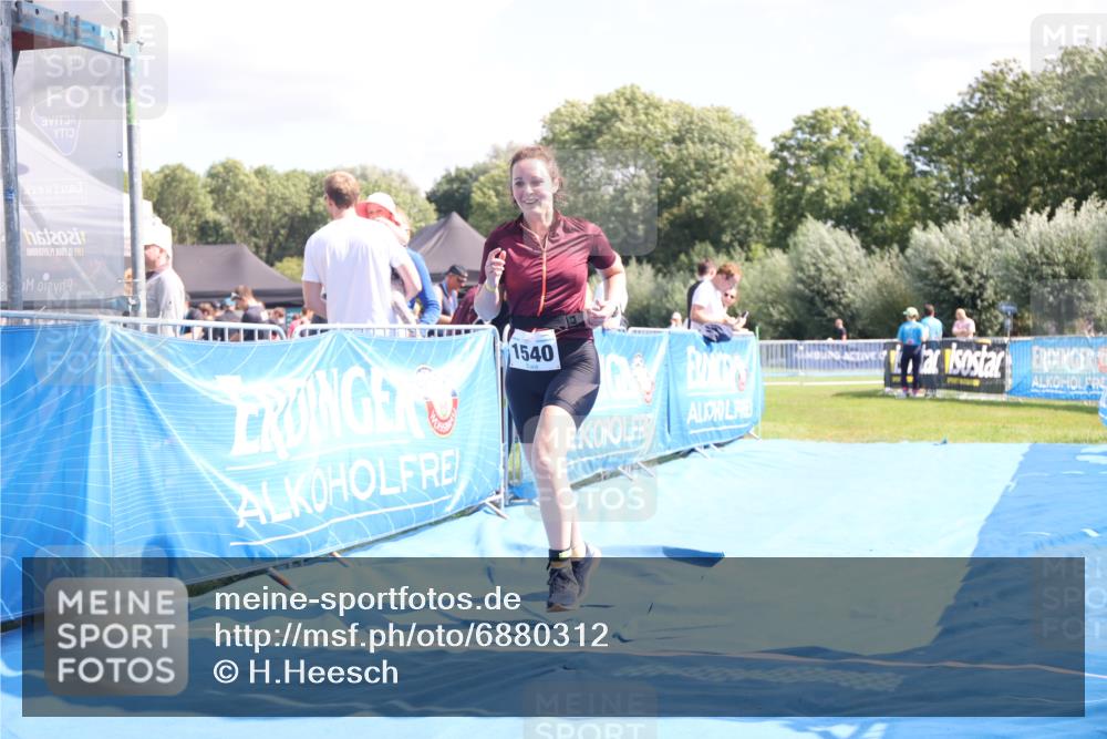 25.08.2024 - Elbe Triathlon Hamburg H.Heesch http://msf.ph/oto/6880312 25.08.2024 12:23:56 Ziel 1540 meine-sportfotos.de