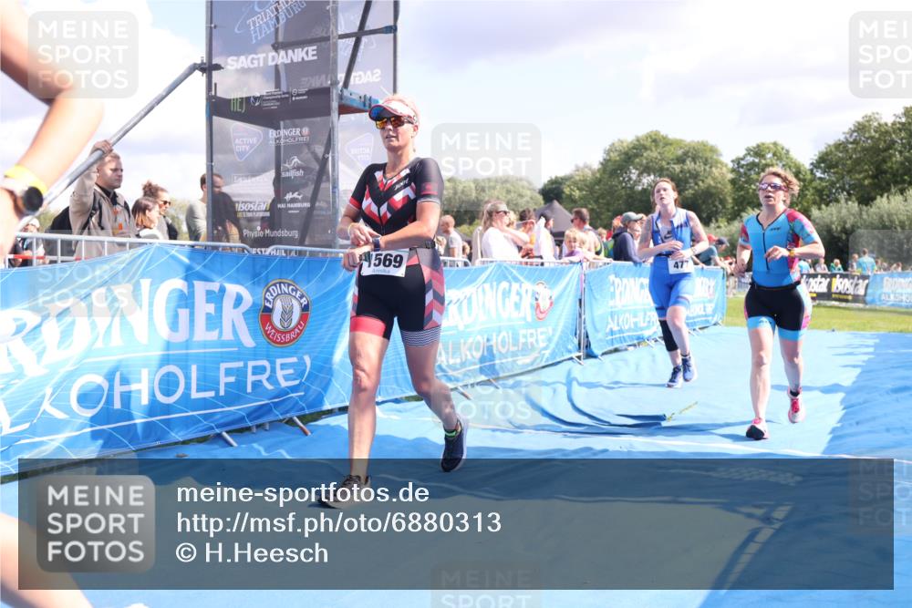 25.08.2024 - Elbe Triathlon Hamburg H.Heesch http://msf.ph/oto/6880313 25.08.2024 11:53:48 Ziel 475, 477, 1508, 1569 meine-sportfotos.de