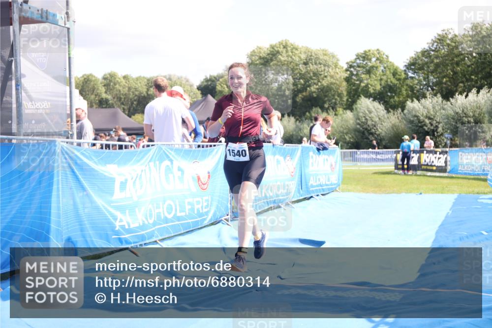25.08.2024 - Elbe Triathlon Hamburg H.Heesch http://msf.ph/oto/6880314 25.08.2024 12:23:56 Ziel 1540 meine-sportfotos.de
