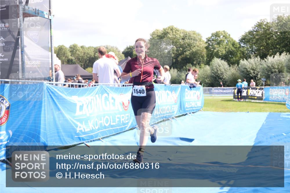 25.08.2024 - Elbe Triathlon Hamburg H.Heesch http://msf.ph/oto/6880316 25.08.2024 12:23:56 Ziel 1540 meine-sportfotos.de