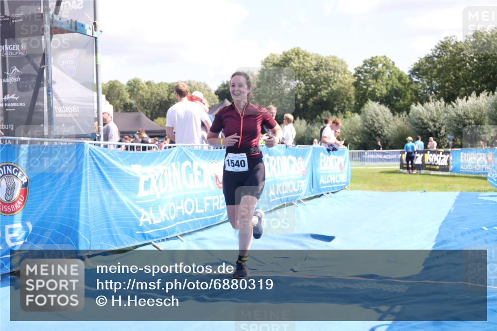 25.08.2024 - Elbe Triathlon Hamburg H.Heesch http://msf.ph/oto/6880319 25.08.2024 12:23:56 Ziel 1540 meine-sportfotos.de