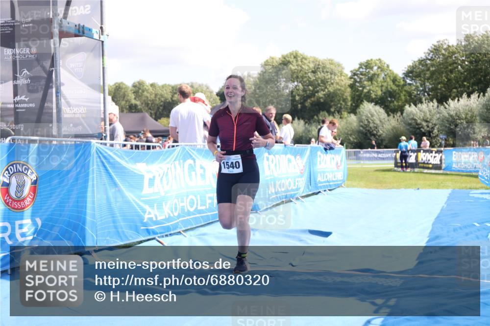 25.08.2024 - Elbe Triathlon Hamburg H.Heesch http://msf.ph/oto/6880320 25.08.2024 12:23:56 Ziel 1540 meine-sportfotos.de