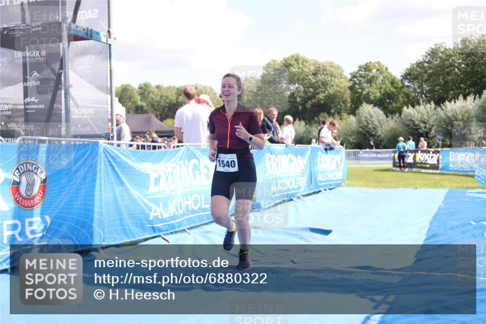 25.08.2024 - Elbe Triathlon Hamburg H.Heesch http://msf.ph/oto/6880322 25.08.2024 12:23:56 Ziel 1540 meine-sportfotos.de