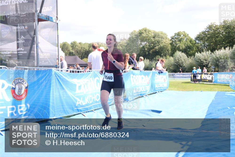 25.08.2024 - Elbe Triathlon Hamburg H.Heesch http://msf.ph/oto/6880324 25.08.2024 12:23:56 Ziel 1540 meine-sportfotos.de