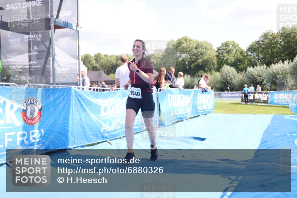 25.08.2024 - Elbe Triathlon Hamburg H.Heesch http://msf.ph/oto/6880326 25.08.2024 12:23:56 Ziel 1540 meine-sportfotos.de