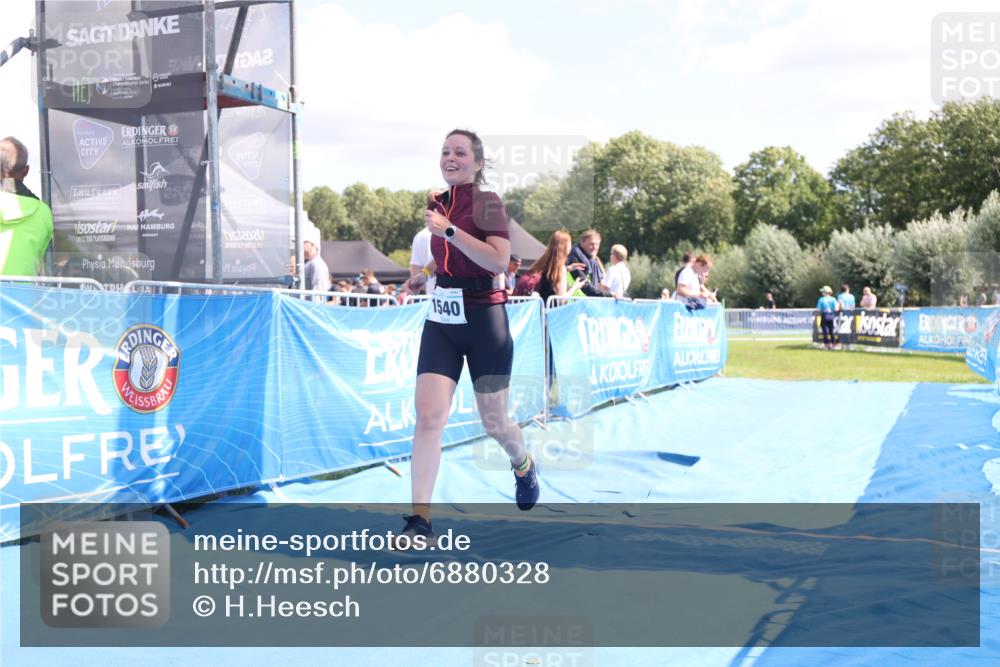 25.08.2024 - Elbe Triathlon Hamburg H.Heesch http://msf.ph/oto/6880328 25.08.2024 12:23:56 Ziel 1540 meine-sportfotos.de