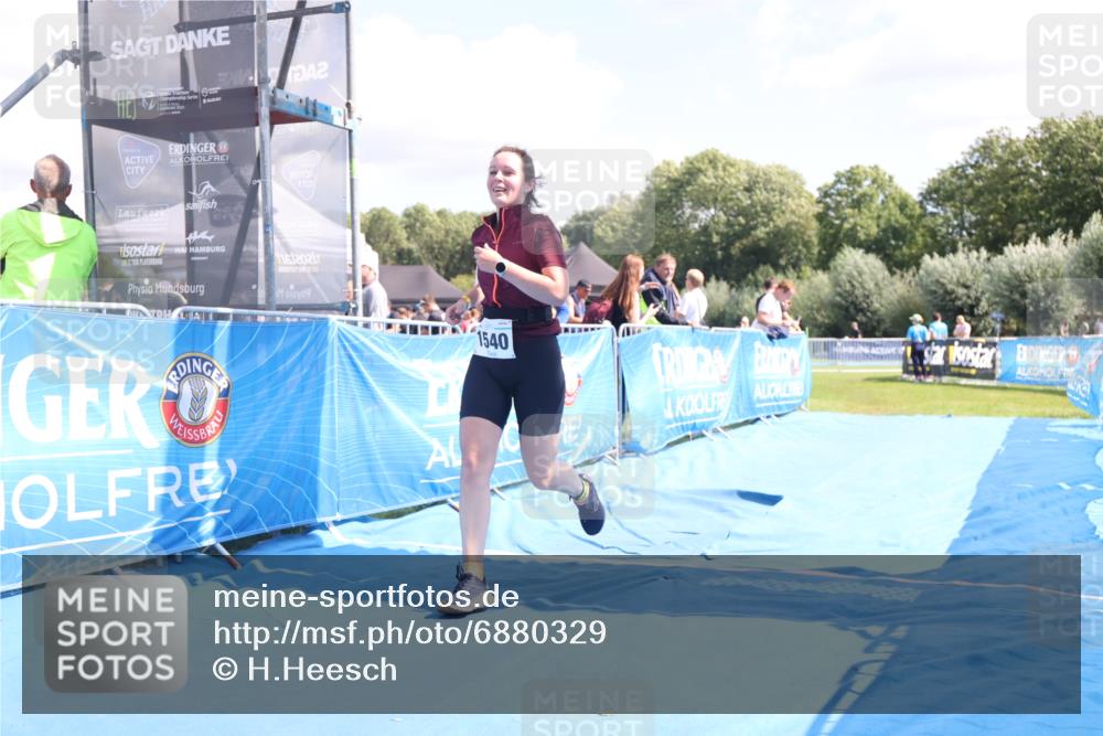 25.08.2024 - Elbe Triathlon Hamburg H.Heesch http://msf.ph/oto/6880329 25.08.2024 12:23:56 Ziel 1540 meine-sportfotos.de