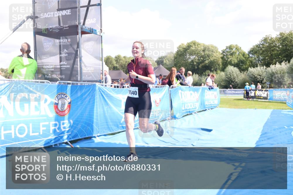25.08.2024 - Elbe Triathlon Hamburg H.Heesch http://msf.ph/oto/6880331 25.08.2024 12:23:56 Ziel 1540 meine-sportfotos.de