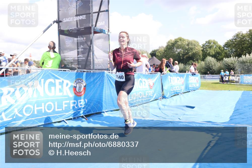 25.08.2024 - Elbe Triathlon Hamburg H.Heesch http://msf.ph/oto/6880337 25.08.2024 12:23:56 Ziel 1540 meine-sportfotos.de