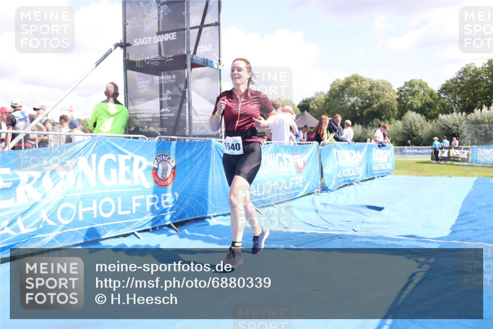 25.08.2024 - Elbe Triathlon Hamburg H.Heesch http://msf.ph/oto/6880339 25.08.2024 12:23:56 Ziel 1540 meine-sportfotos.de