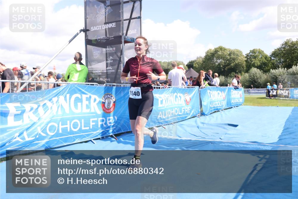 25.08.2024 - Elbe Triathlon Hamburg H.Heesch http://msf.ph/oto/6880342 25.08.2024 12:23:57 Ziel 1540 meine-sportfotos.de